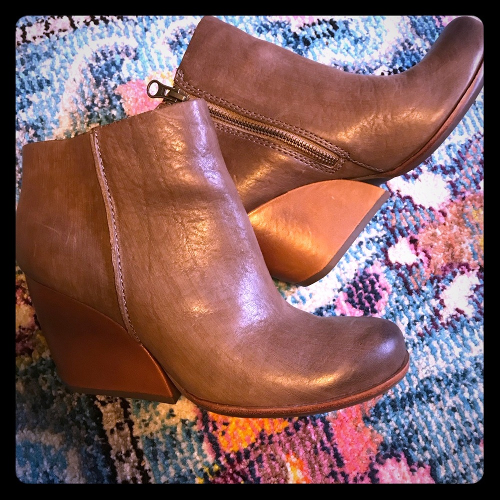 KORK EASE Natalya wedge booties boots EUC
